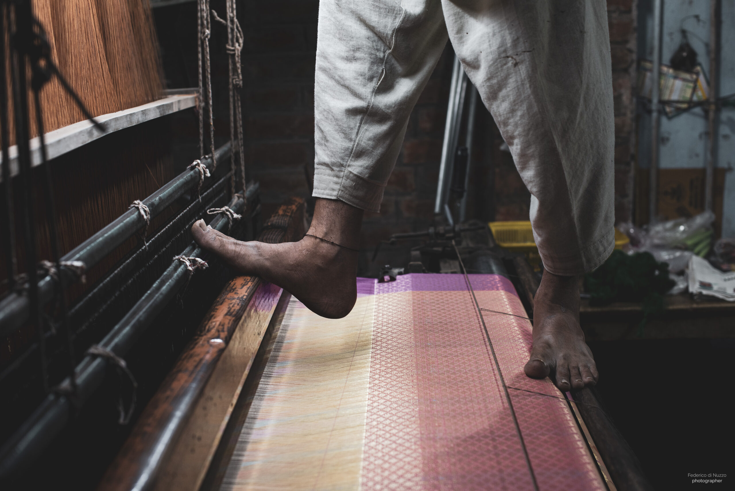 Dettaglio di un lavoratore di fibre di cotone in India