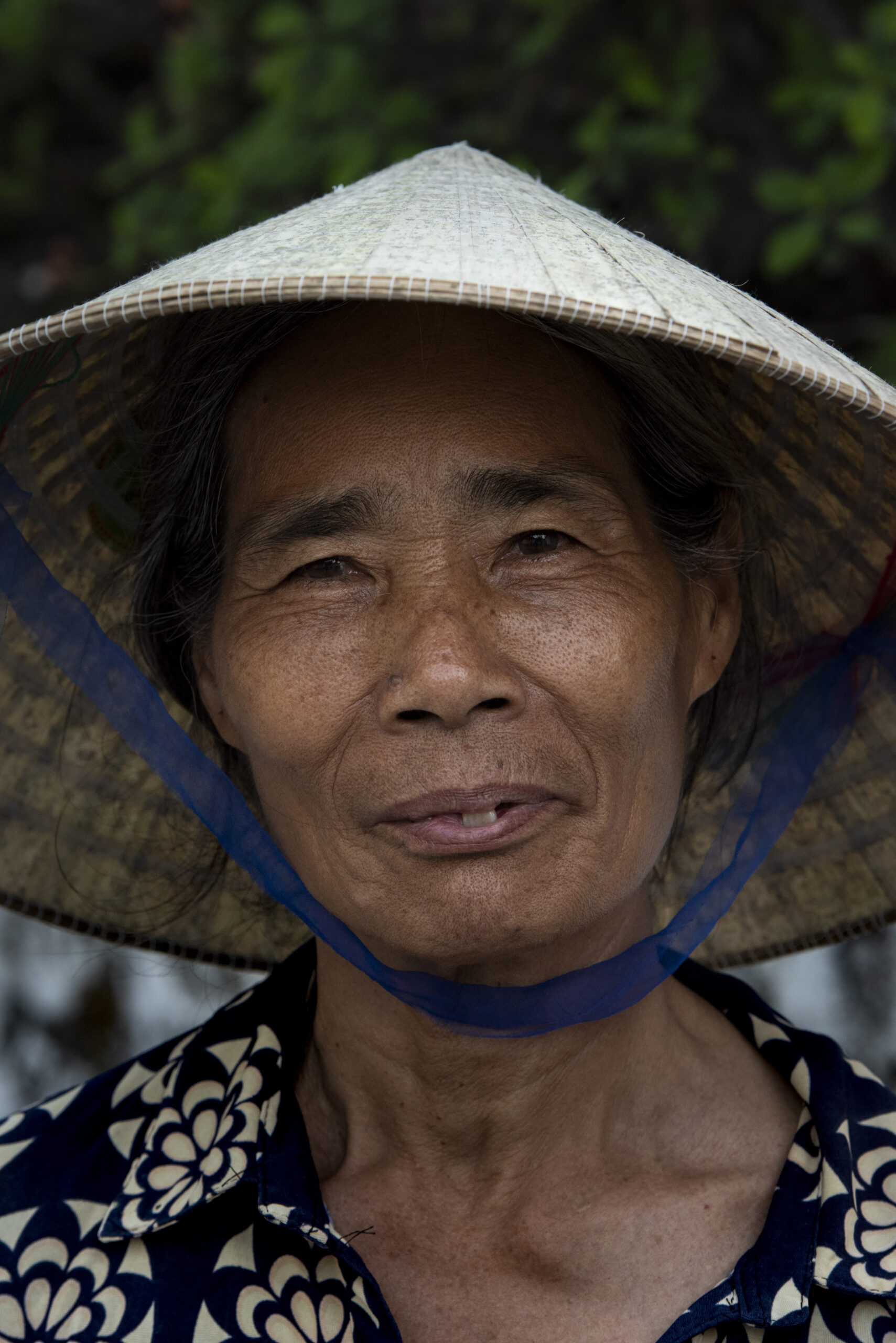 ritratto di donna nel villaggio di tam coc in vietnam