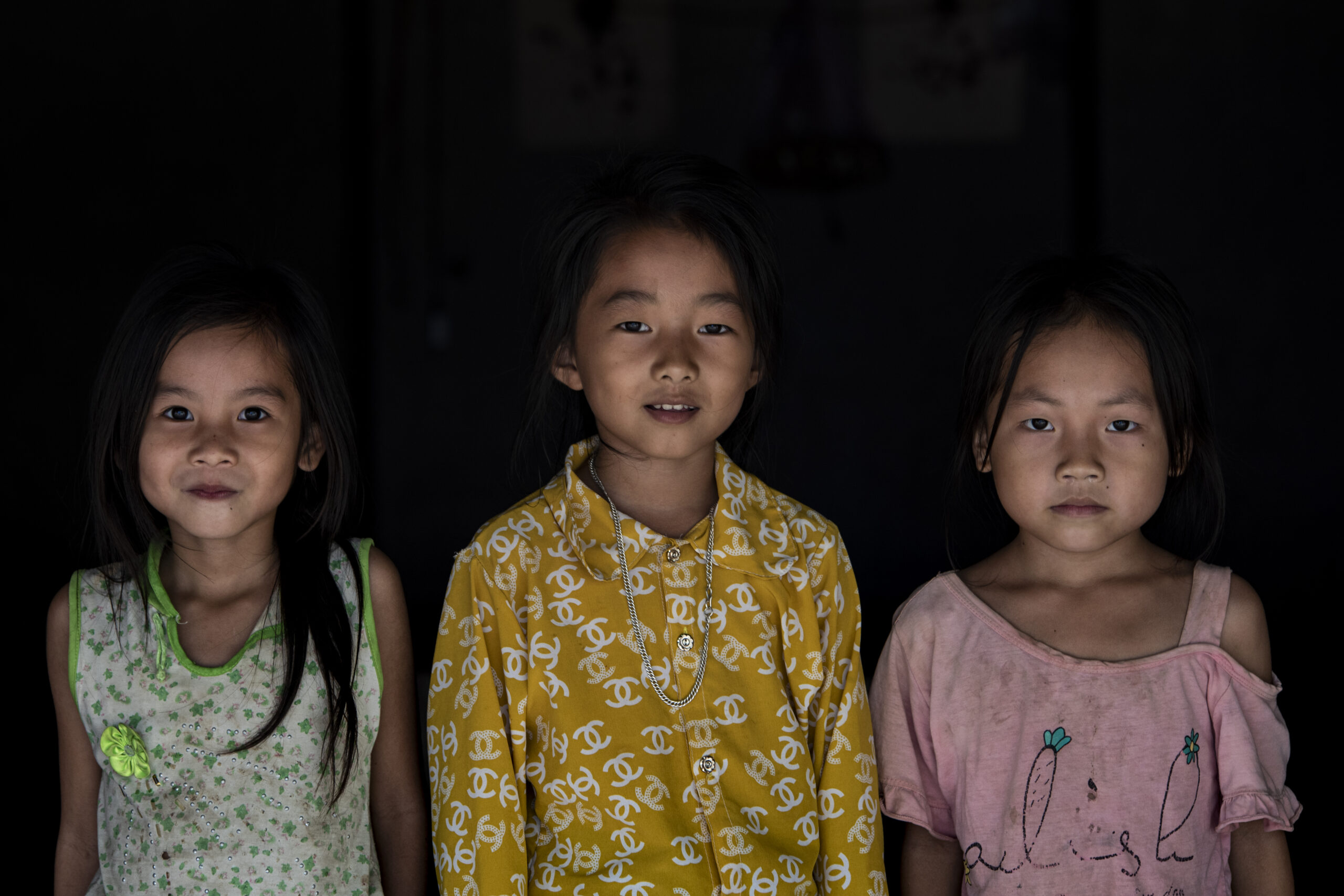 ritratto di bambine nella regione di ha giang in nord del vietnam